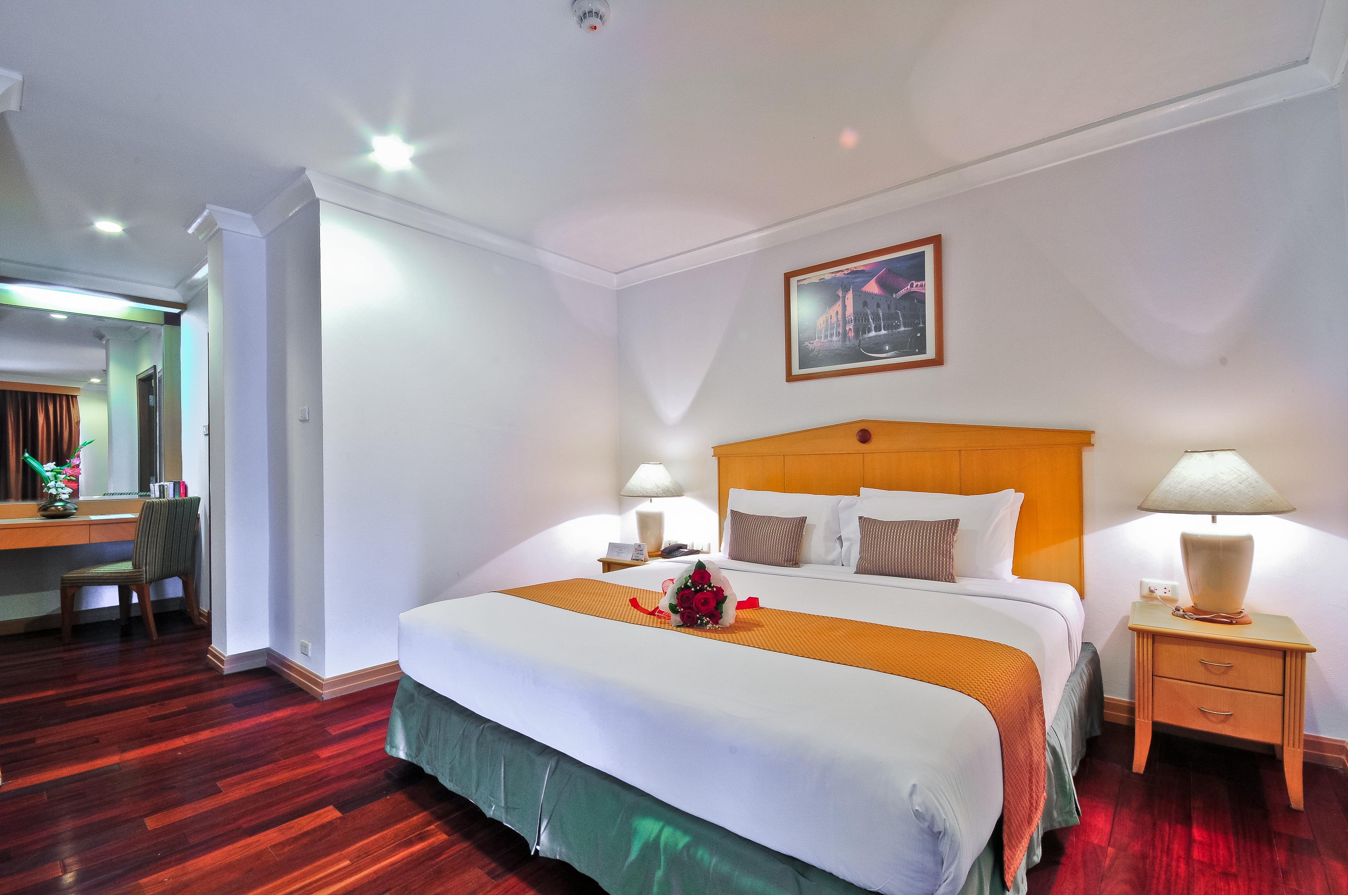 Admiral Suites Bangkok Exterior photo