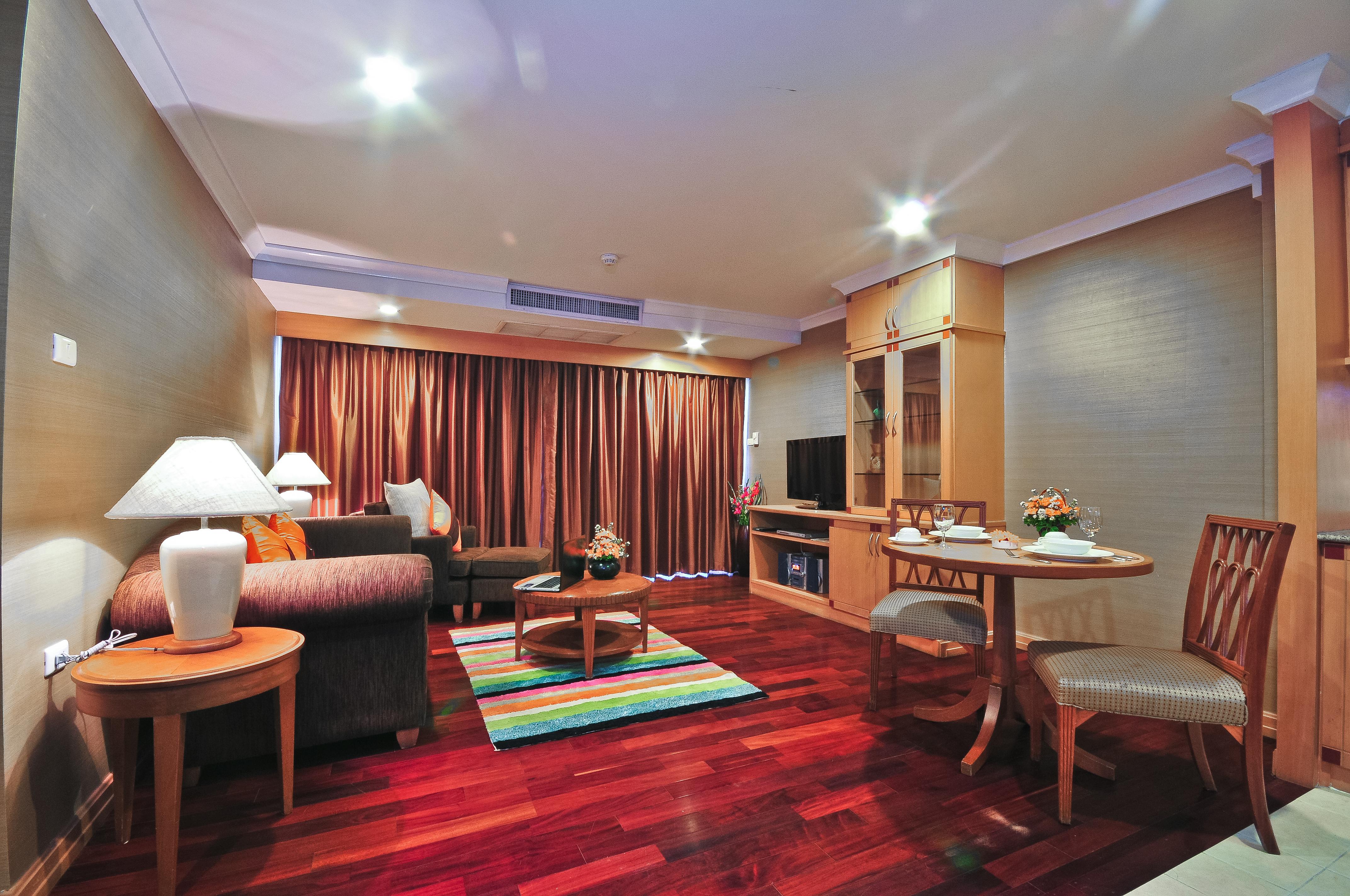 Admiral Suites Bangkok Exterior photo
