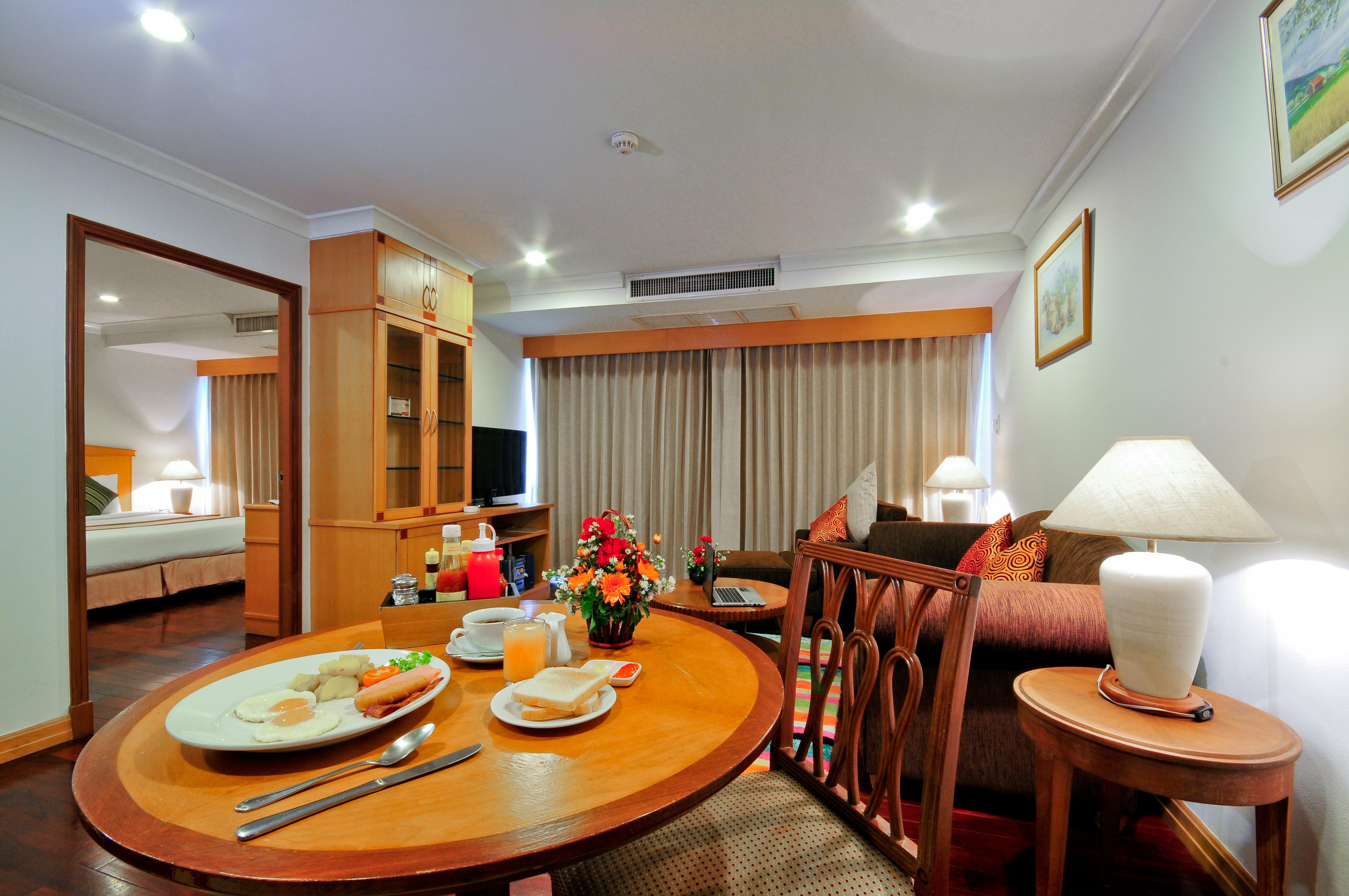 Admiral Suites Bangkok Exterior photo