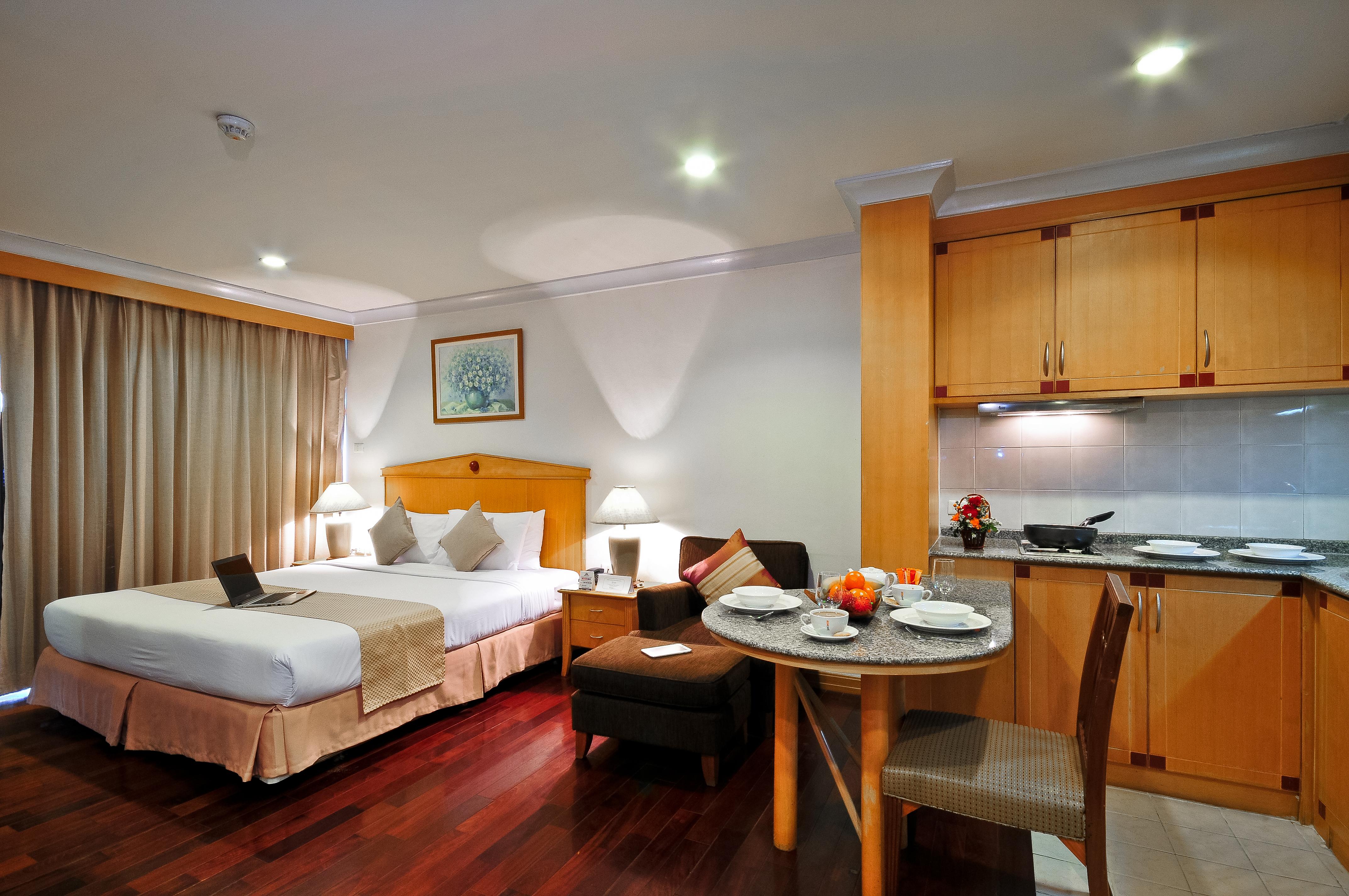 Admiral Suites Bangkok Exterior photo