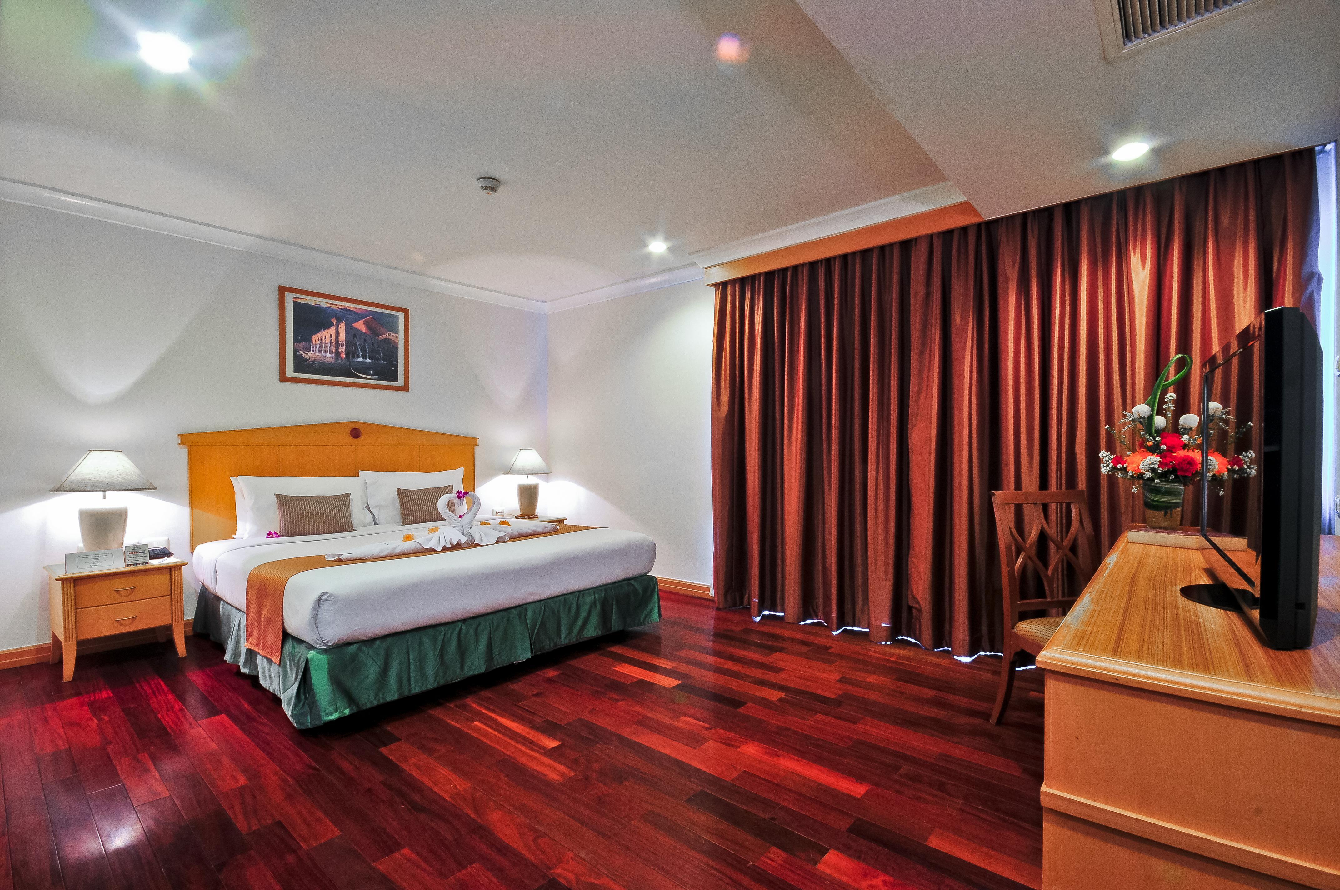 Admiral Suites Bangkok Exterior photo