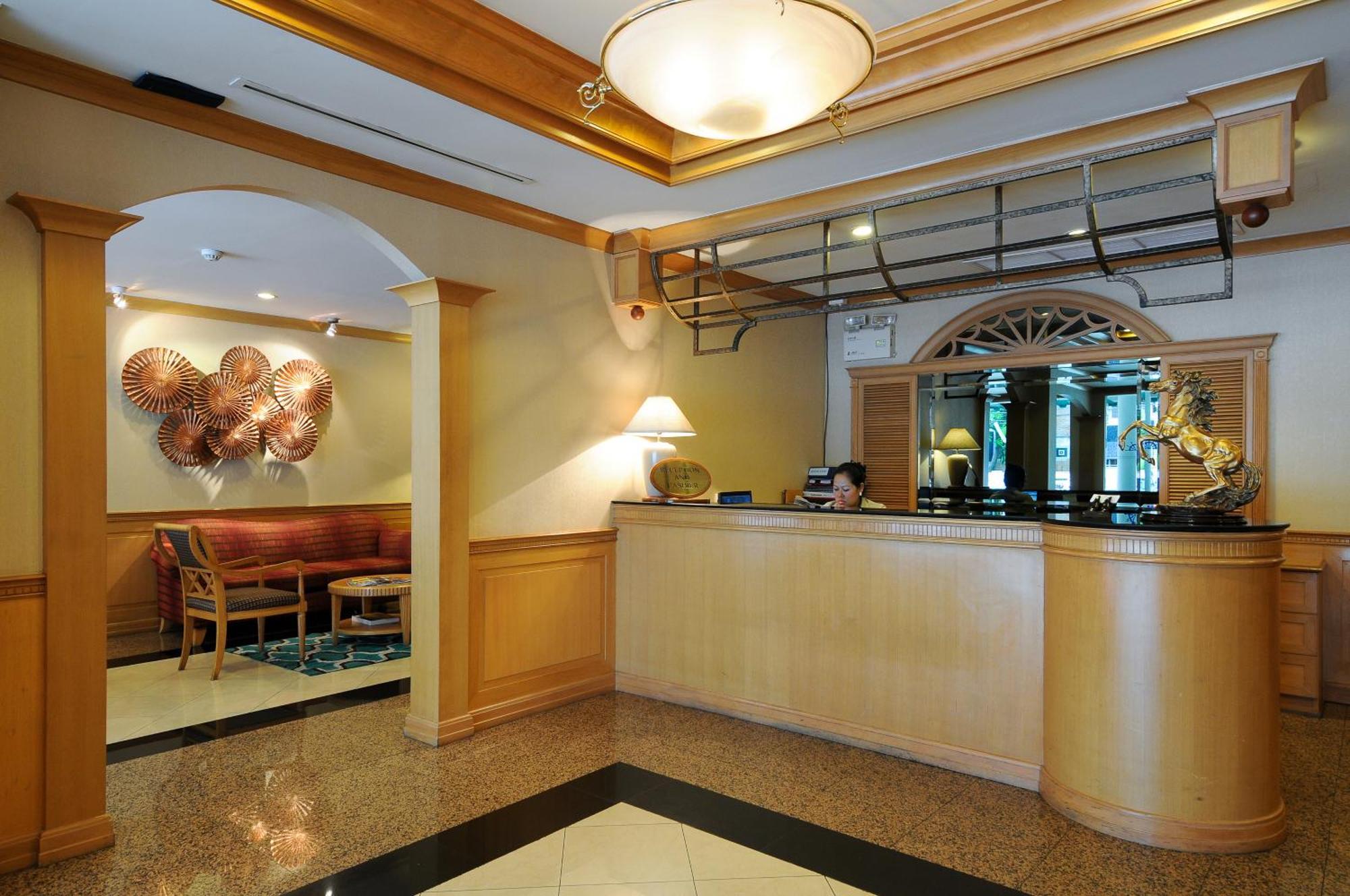 Admiral Suites Bangkok Exterior photo