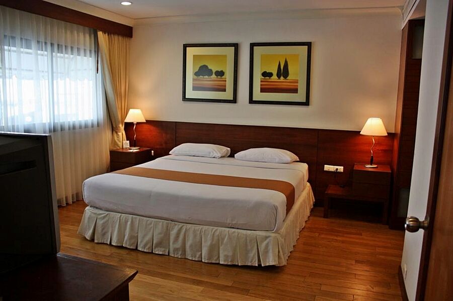 Admiral Suites Bangkok Exterior photo